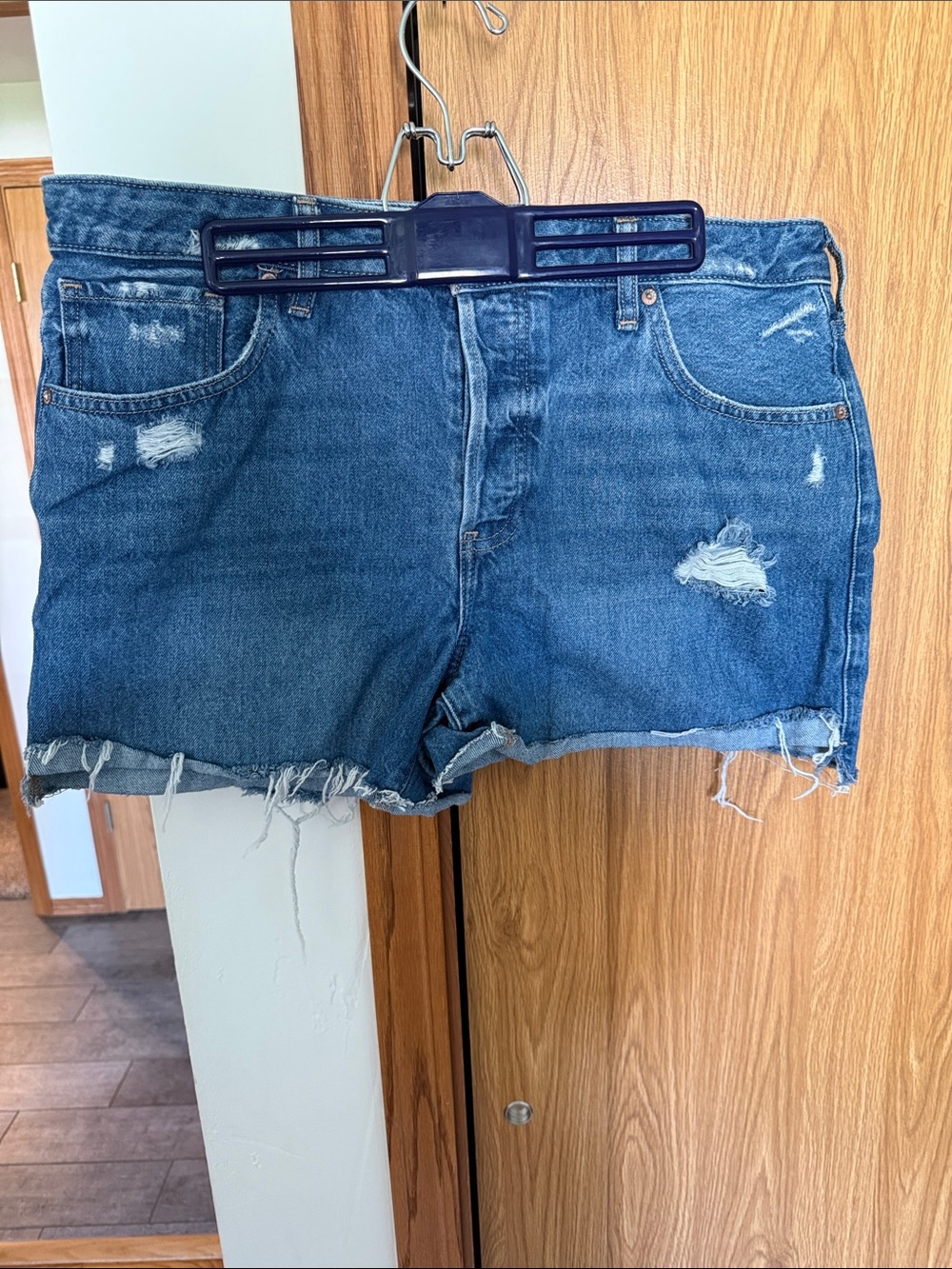 Express Boyfriend Midi Distressed Blue Denim Women’s Shorts